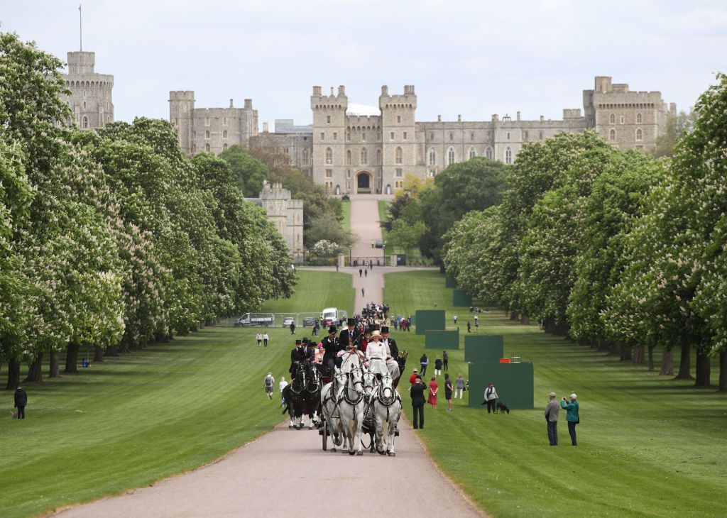 Detail Queen Graffiti Windsor Castle Nomer 17