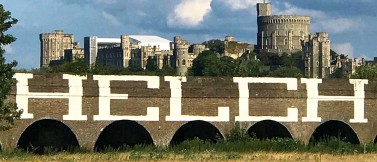 Detail Queen Graffiti Windsor Castle Nomer 9