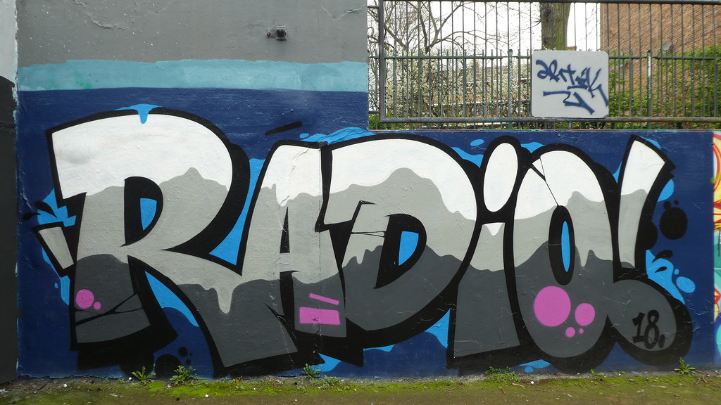 Detail Radio Graffiti Nomer 12