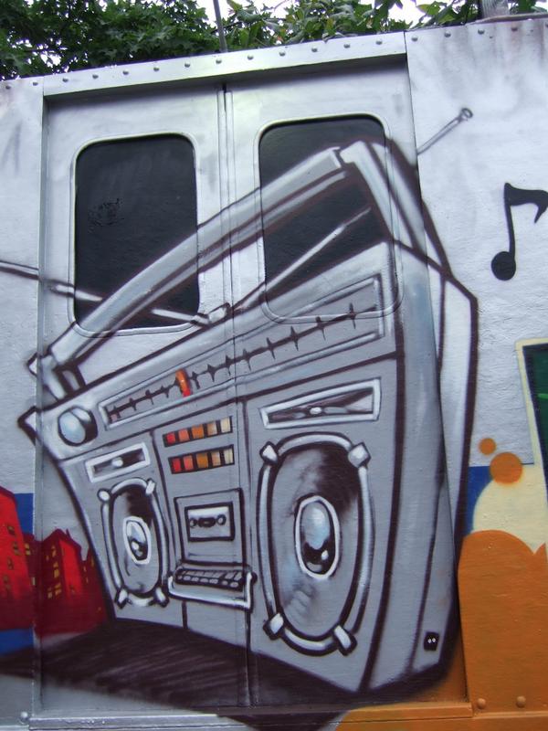 Detail Radio Graffiti Nomer 13