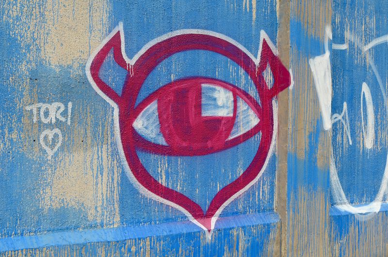Detail Red Eye Graffiti Design Nomer 48