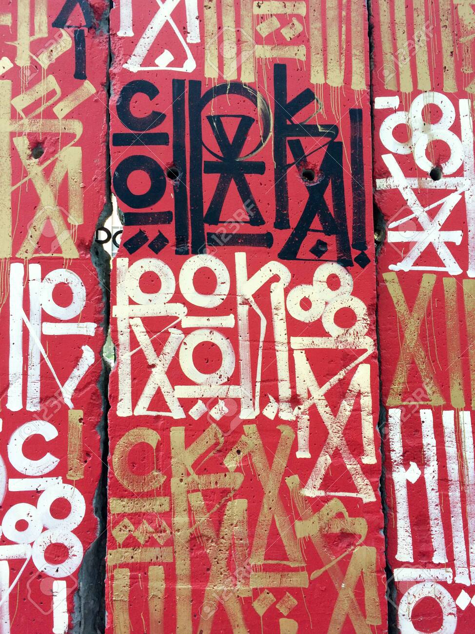 Detail Red Graffiti Backround Nomer 37