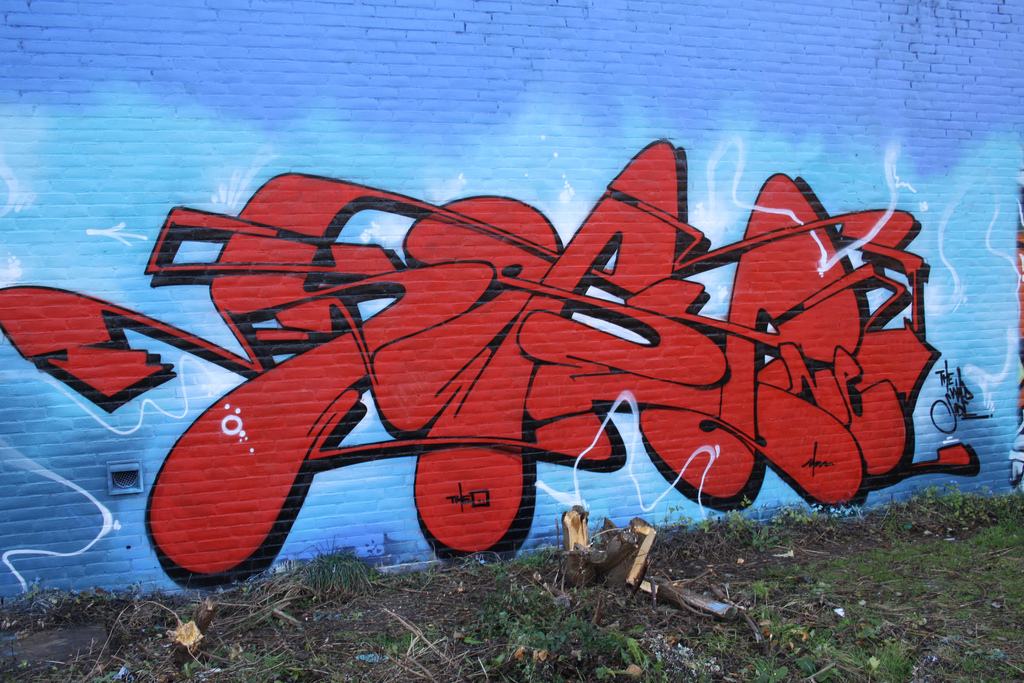 Detail Red Graffiti Piece Nomer 2