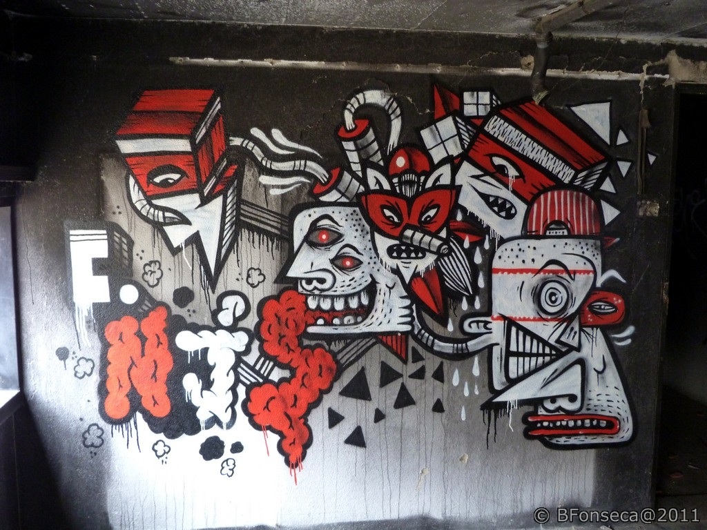 Detail Red Graffiti Piece Nomer 24