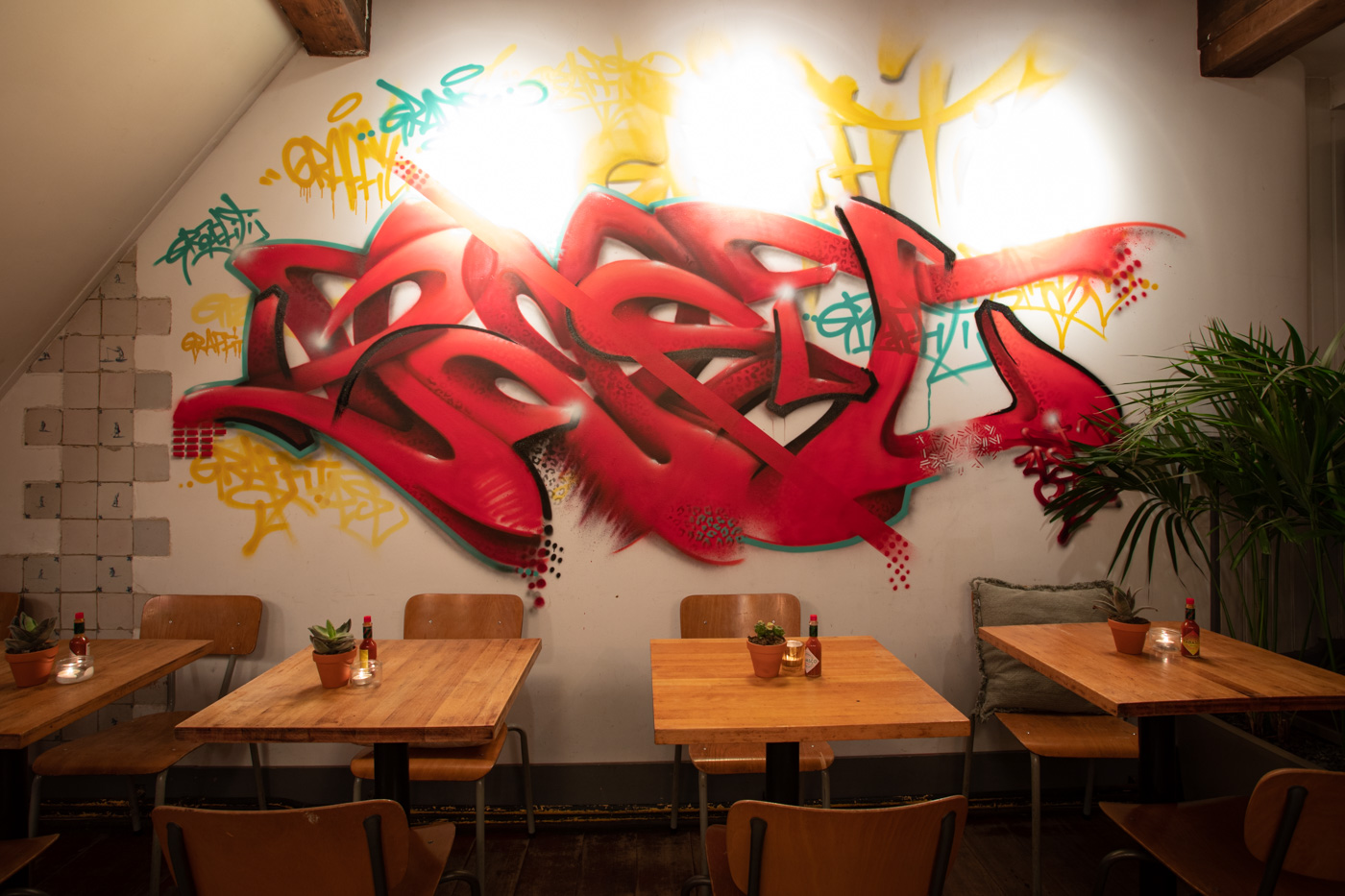 Detail Restaurant Graffiti Nomer 31