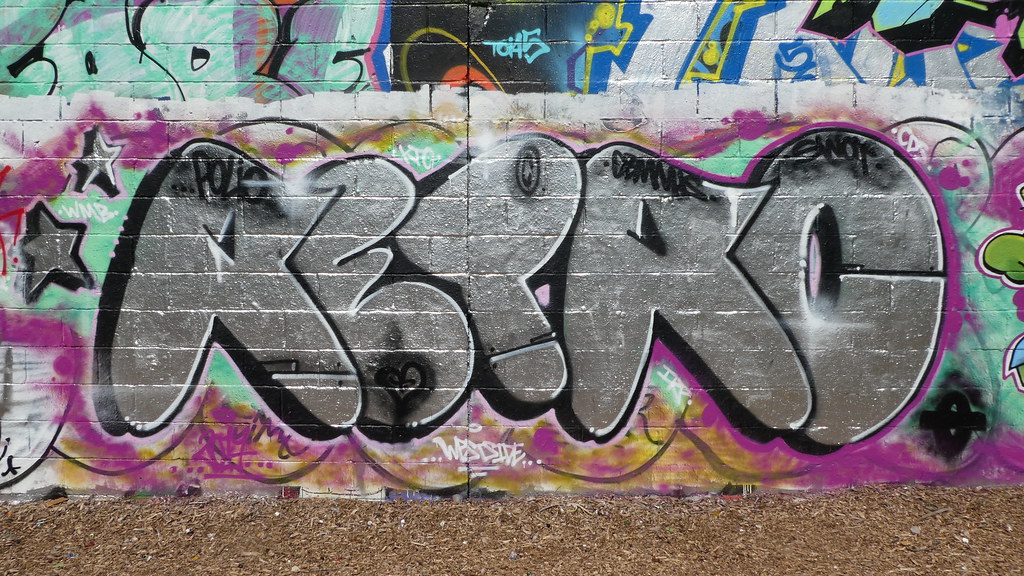 Detail Retro Graffiti Nomer 25