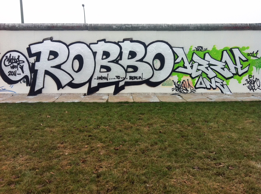 Detail Robbo Piece Graffiti Nomer 22