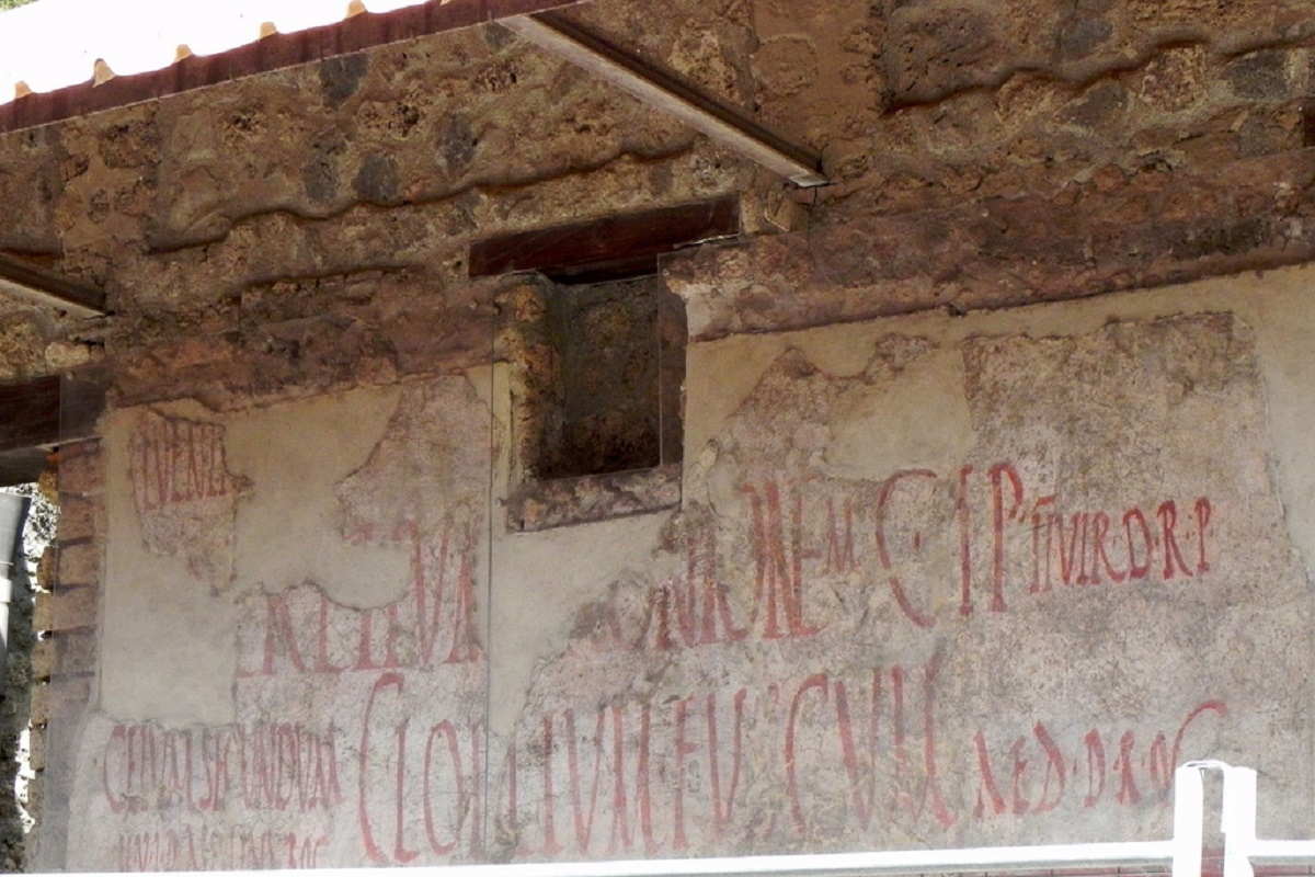 Detail Roman Graffiti Nomer 9