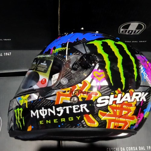 Detail Shark Lorenzo Graffiti Nomer 18