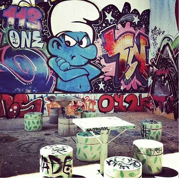 Detail Smurf Graffiti Nomer 30