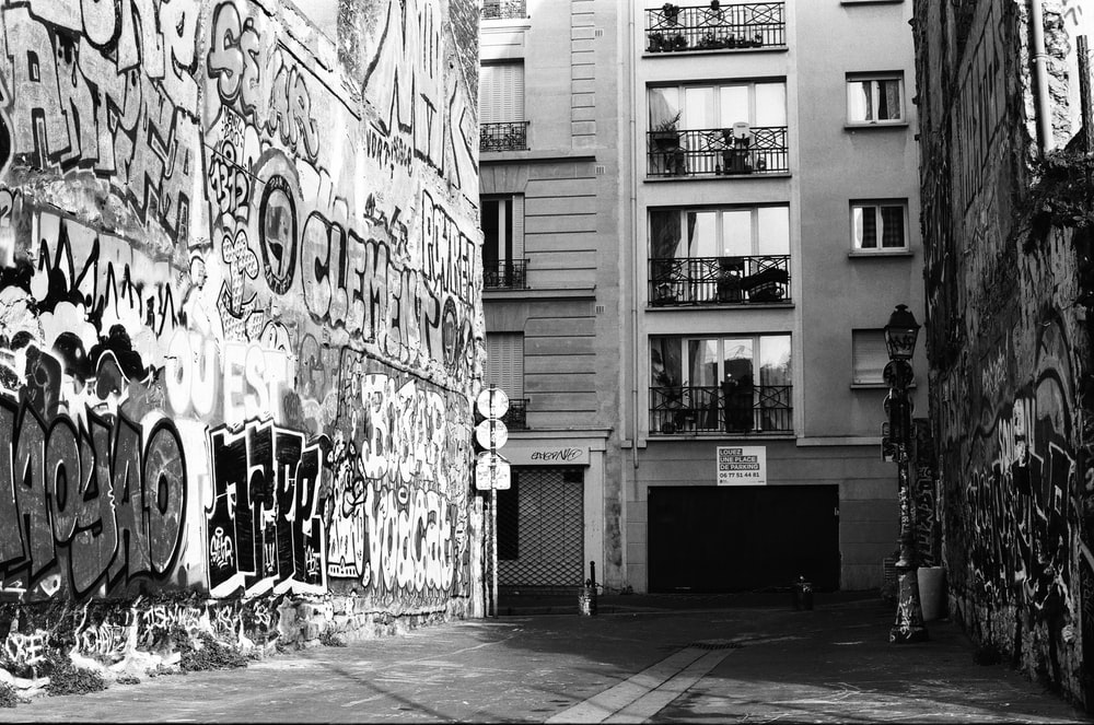 Street Wallpaper Grayscale Graffiti - KibrisPDR