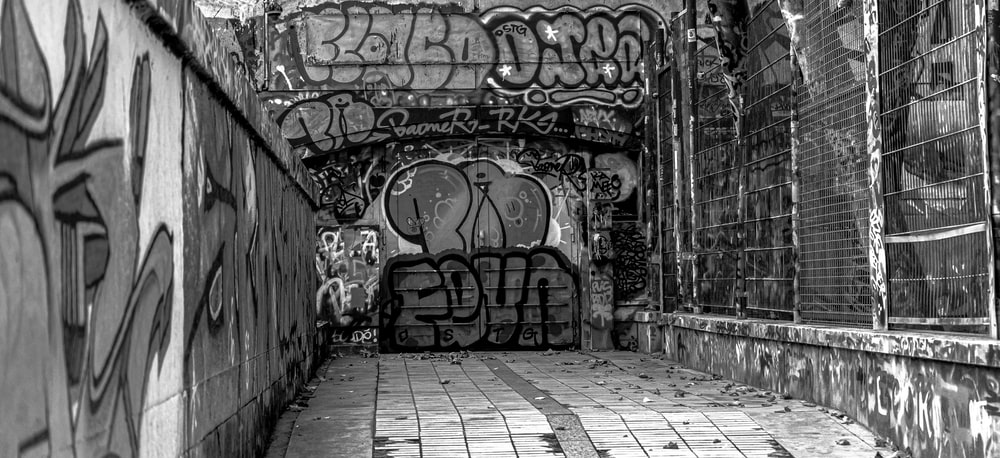 Detail Street Wallpaper Grayscale Graffiti Nomer 7