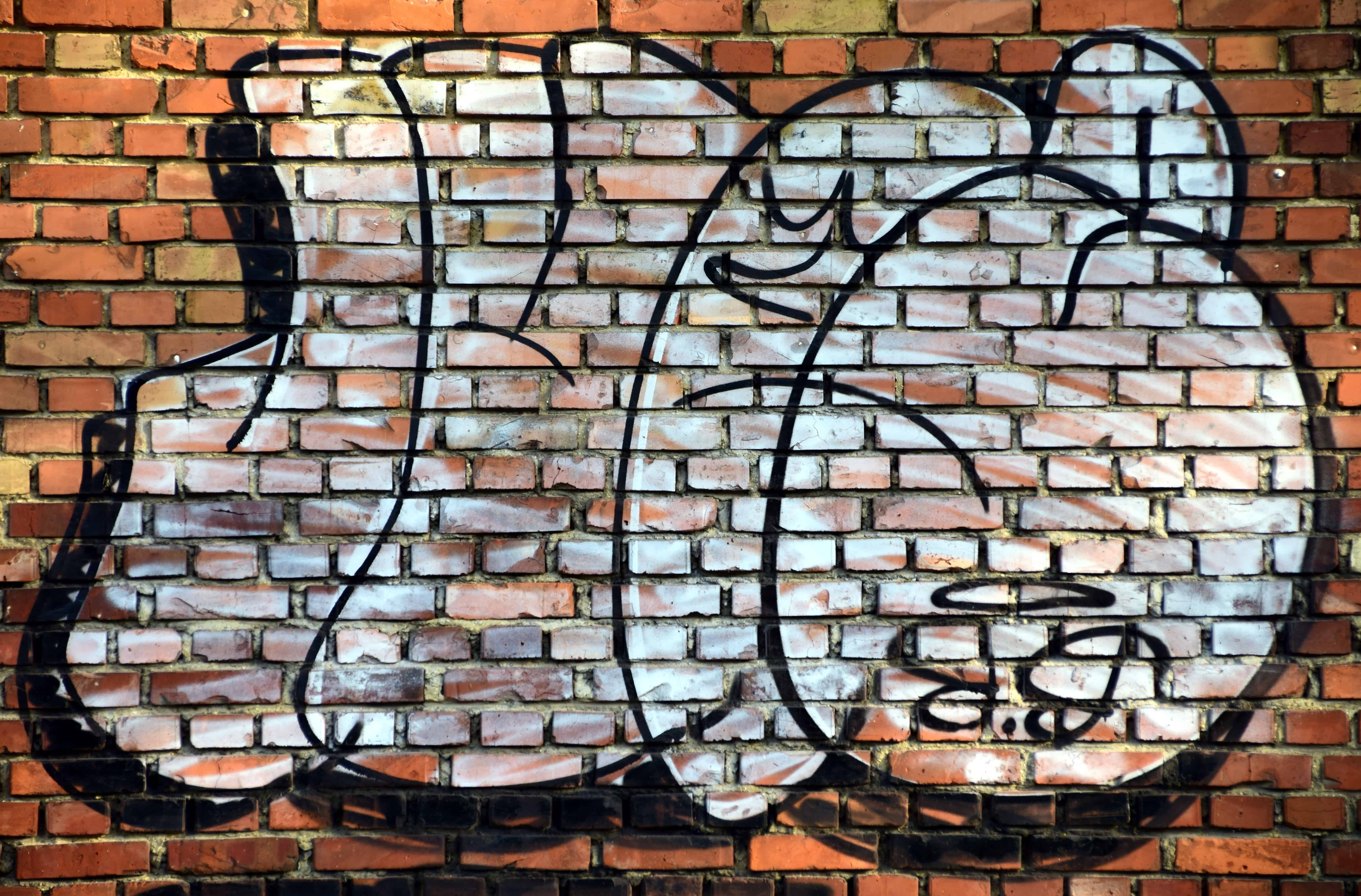 Detail Tembok Bata Graffiti Nomer 3
