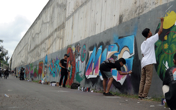 Detail Tembok Graffiti Kriminal Nomer 14