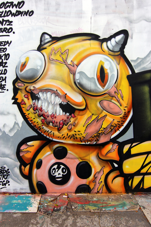 Detail The Ywllow Dinno Graffiti Nomer 3