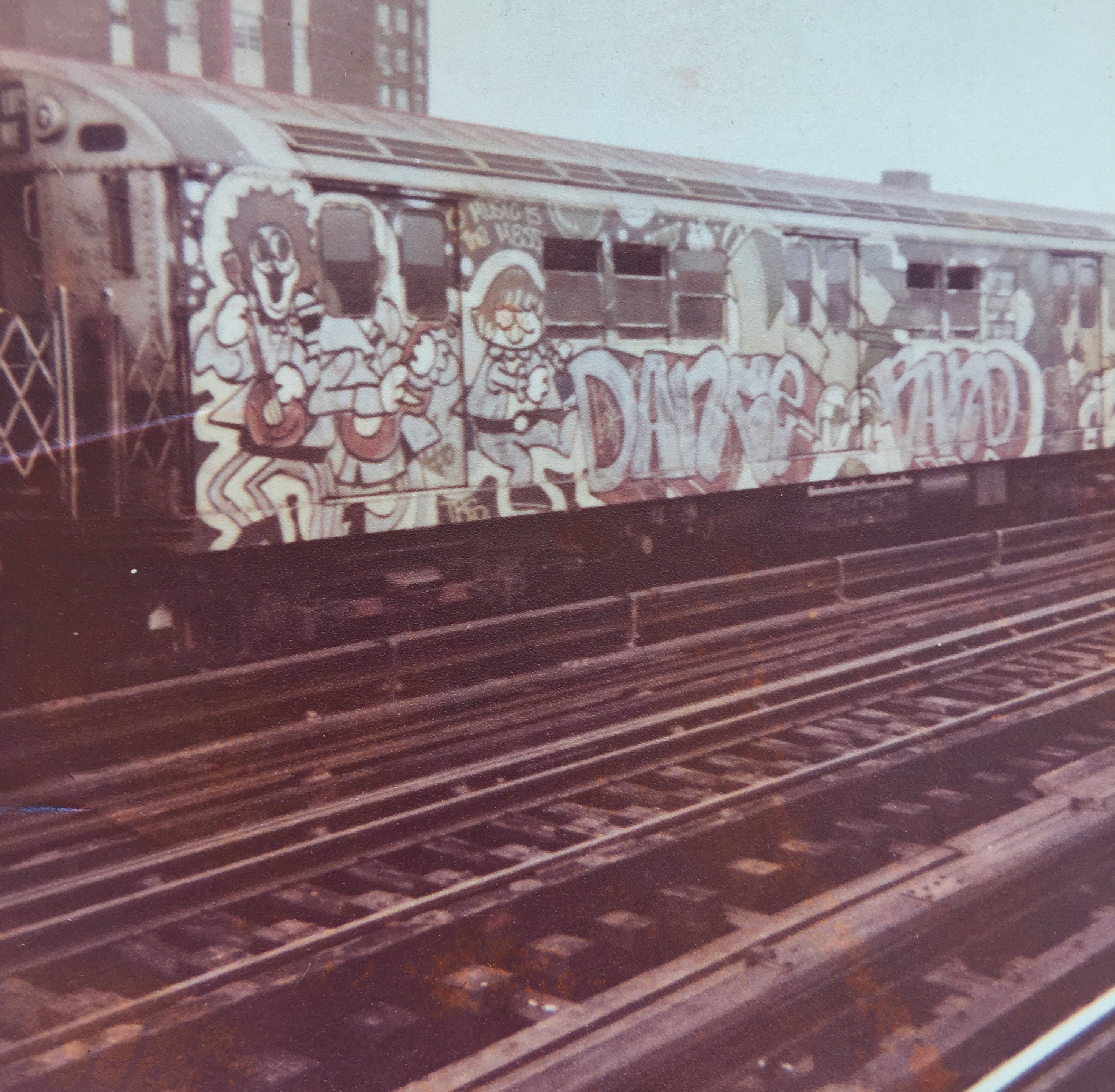 Detail Train Graffiti Front View Nomer 19