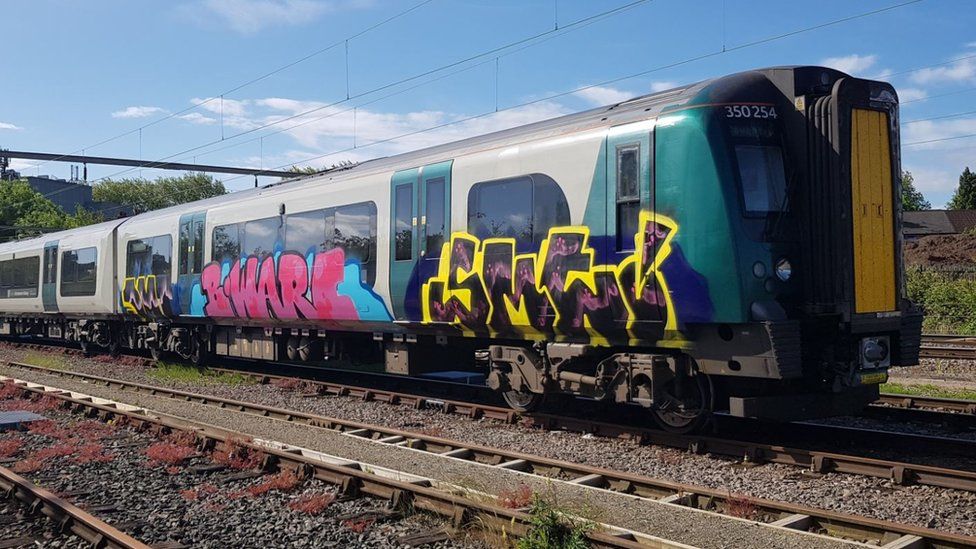 Detail Train Graffiti Front View Nomer 49