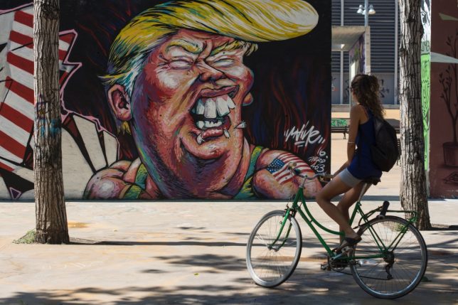 Detail Trump Graffiti Nomer 20