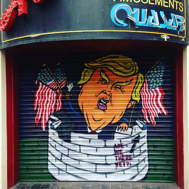 Detail Trump Graffiti Nomer 47