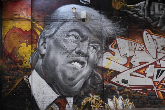 Detail Trump Graffiti Nomer 48