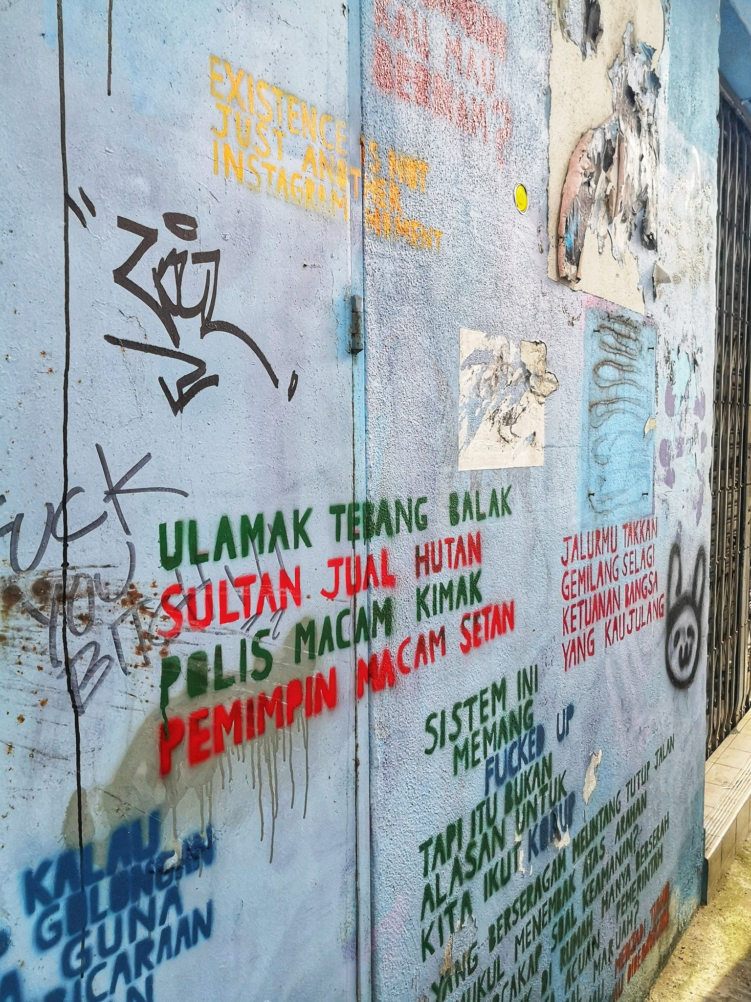 Detail Tulisan Graffiti Di Kertas Yg Ada Orangya Nomer 44