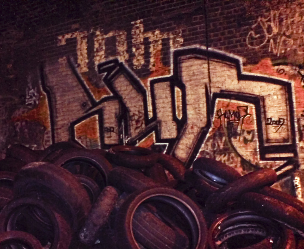 Detail Tyre Graffiti Nomer 50