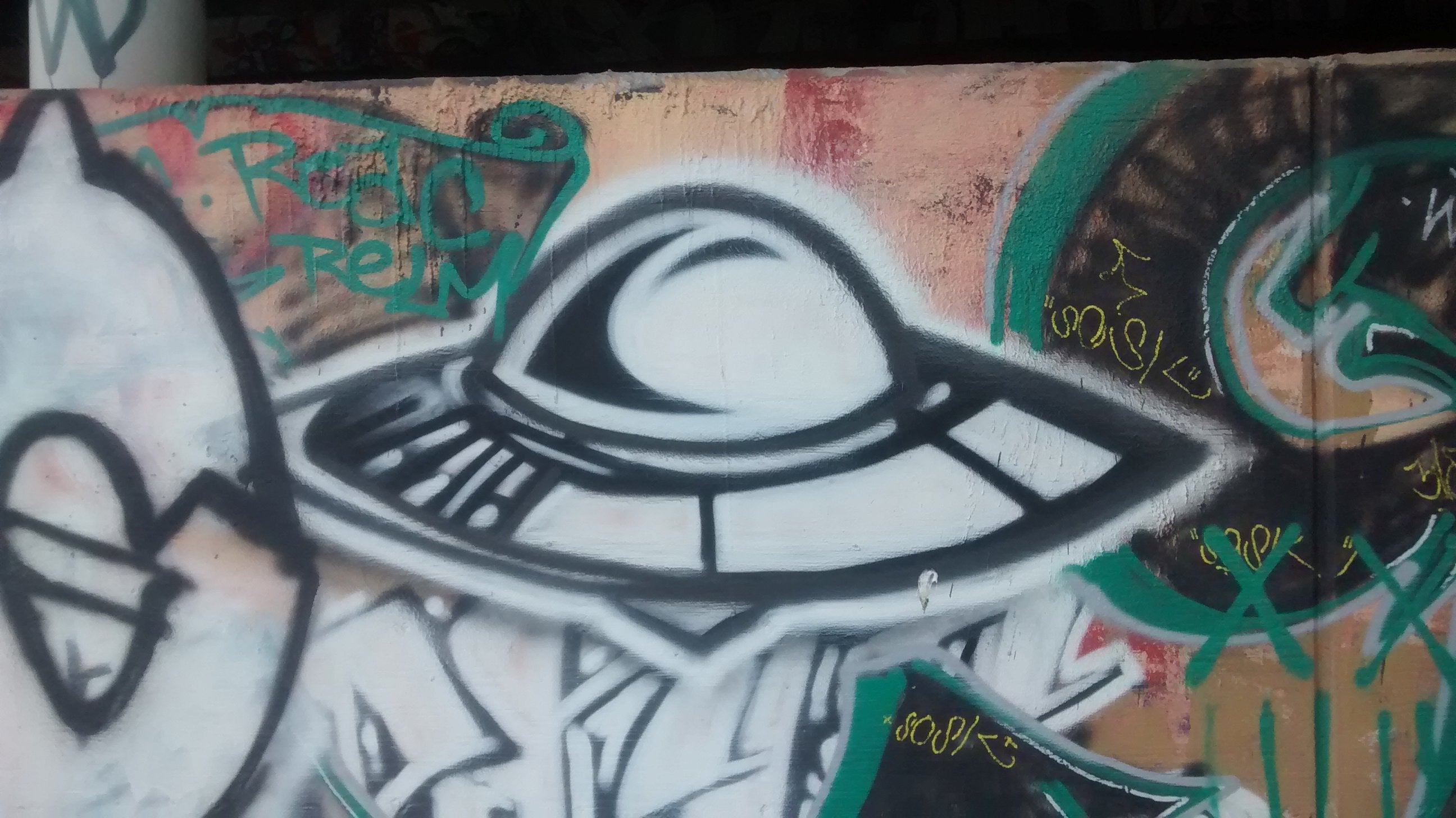 Detail Ufo Graffiti Nomer 12