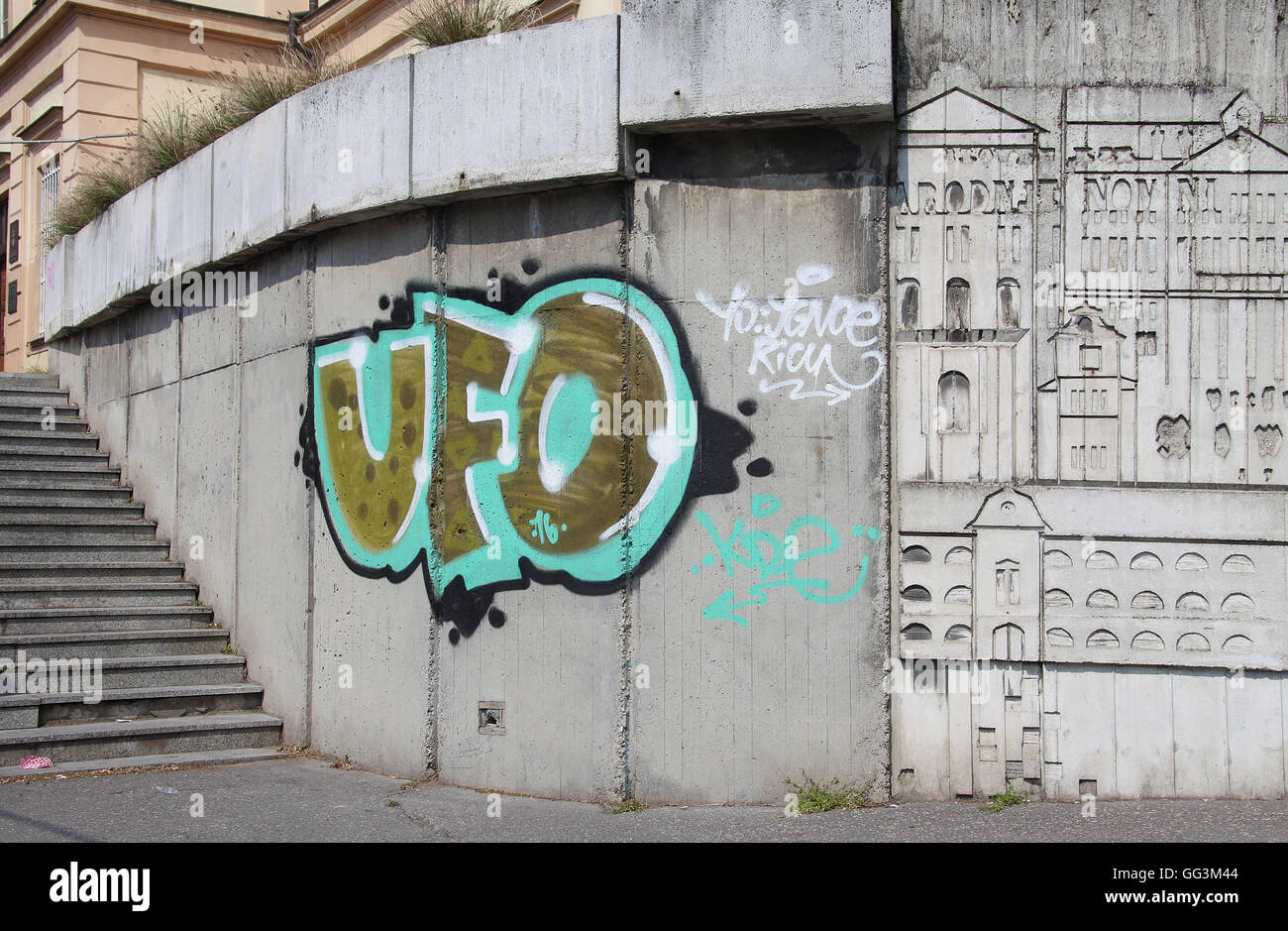 Detail Ufo Graffiti Nomer 3