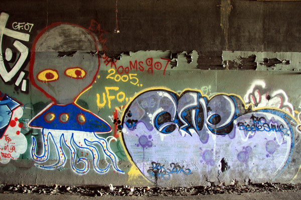 Detail Ufo Graffiti Nomer 20