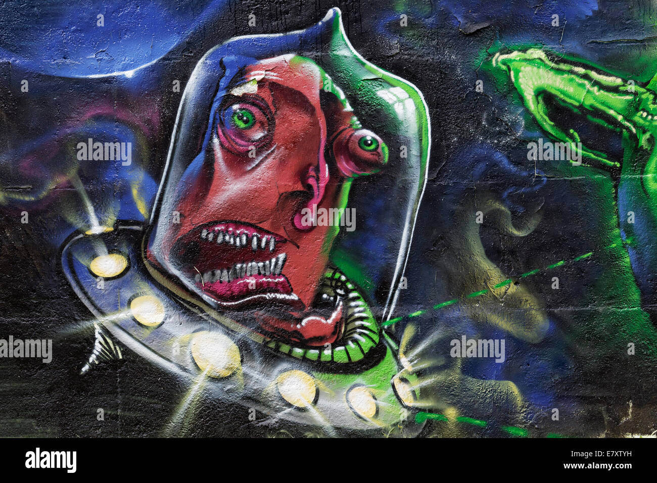 Detail Ufo Graffiti Nomer 5