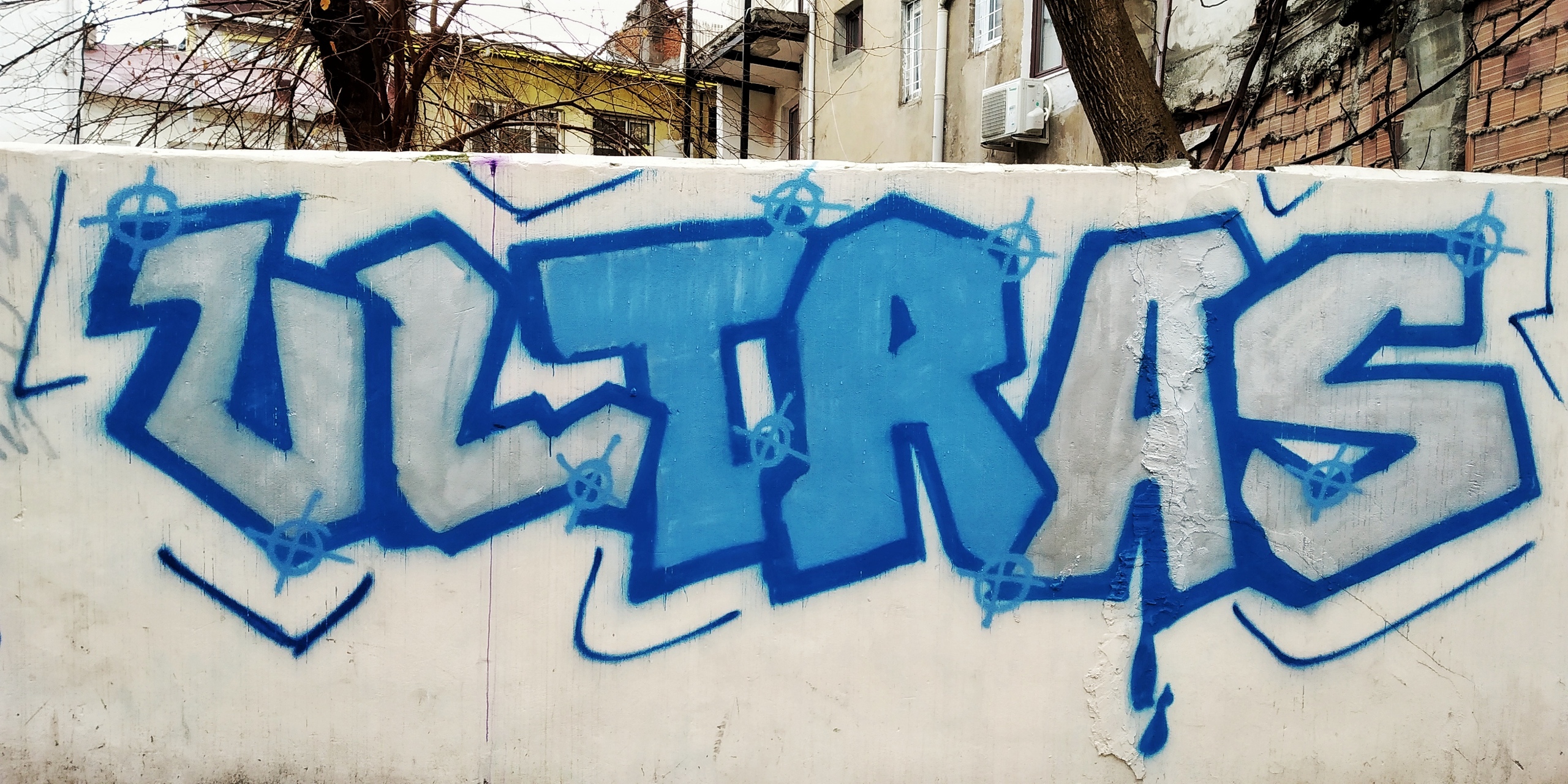 Detail Ultras Graffiti Nomer 4