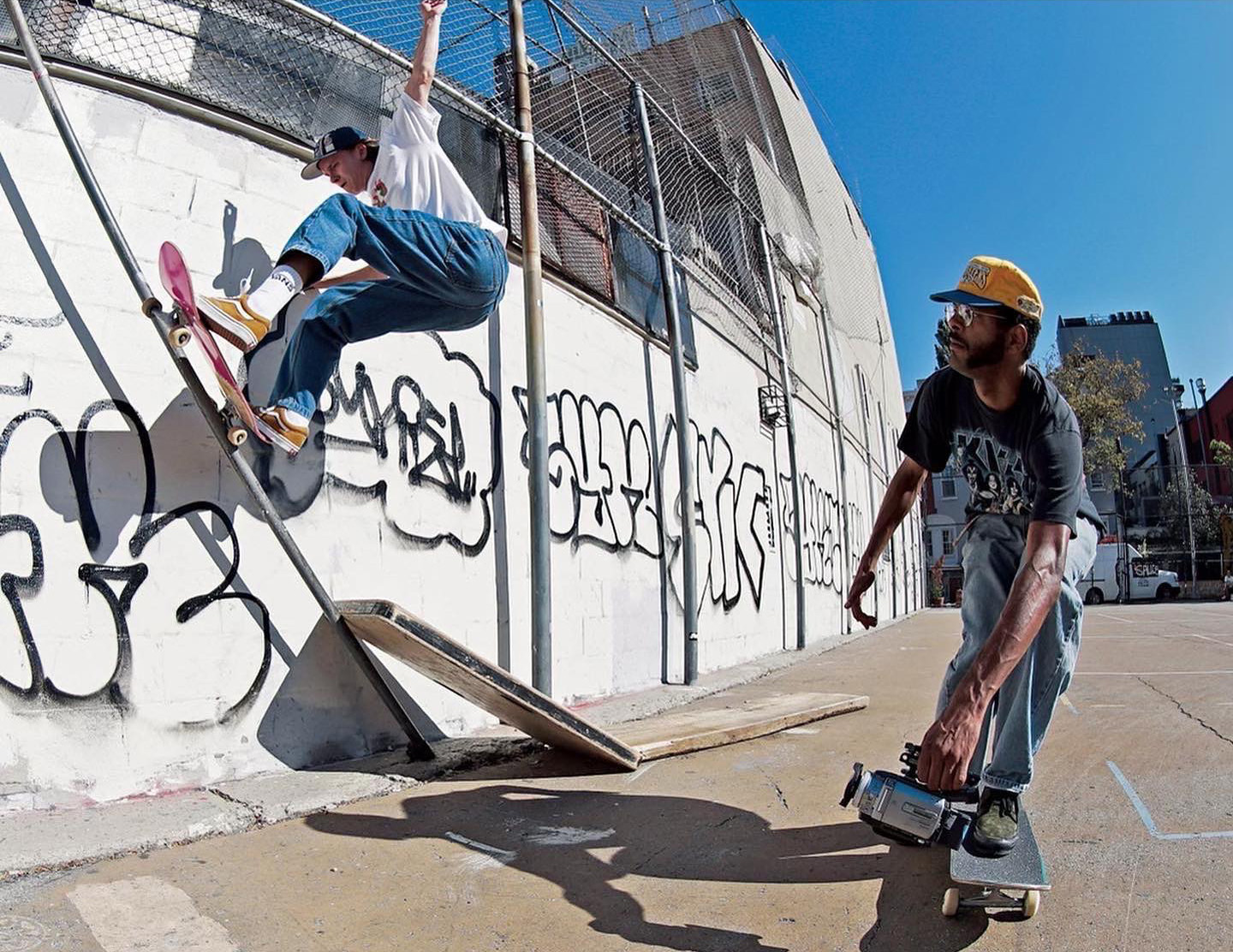 Detail Vans Graffiti Skateboard Keren Nomer 22