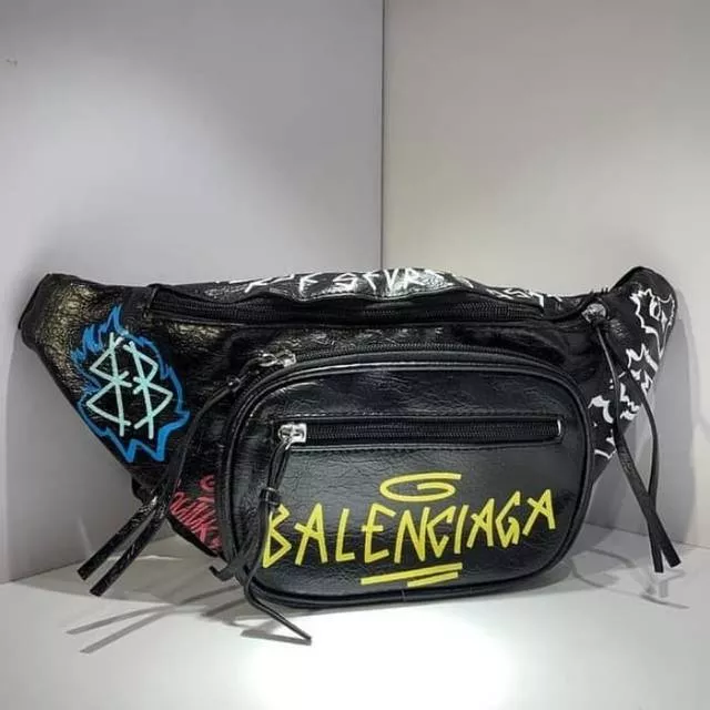 Detail Waist Bag Balenciaga Graffiti Nomer 15