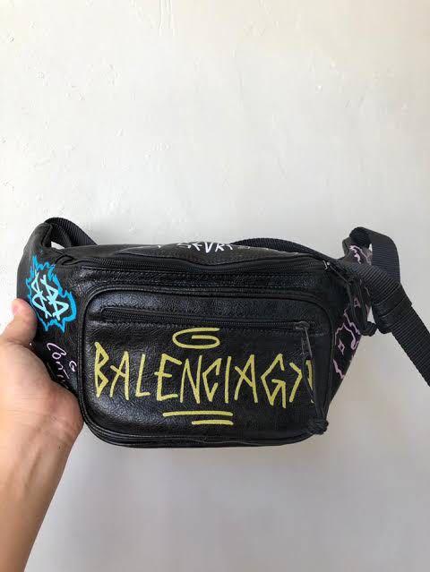 Detail Waist Bag Balenciaga Graffiti Nomer 8