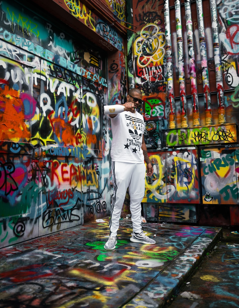Detail White Graffiti Wall Alley Nomer 50