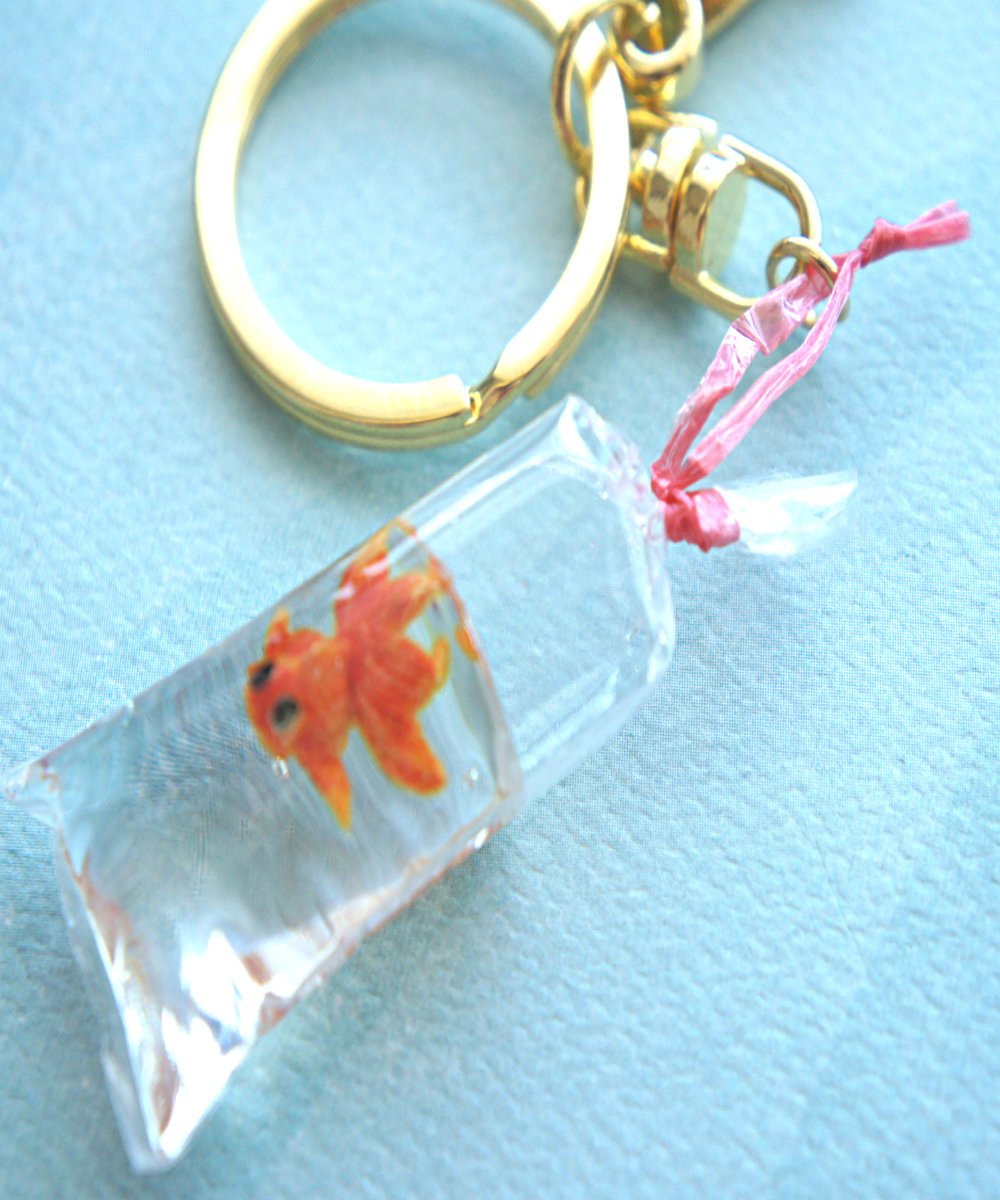 Detail Goldfish In A Bag Keychain Nomer 2