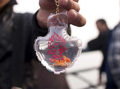 Detail Goldfish In A Bag Keychain Nomer 15