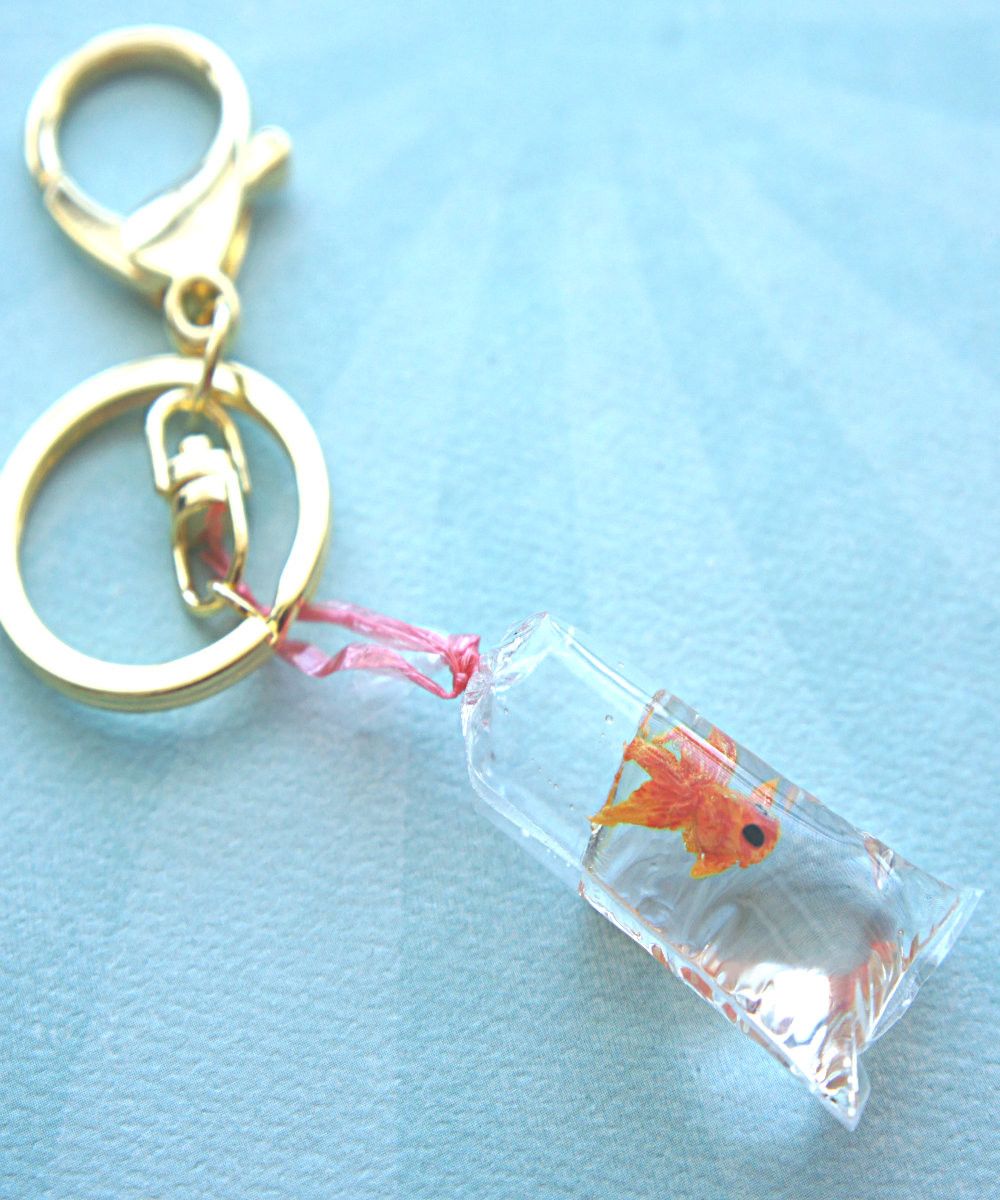 Detail Goldfish In A Bag Keychain Nomer 3