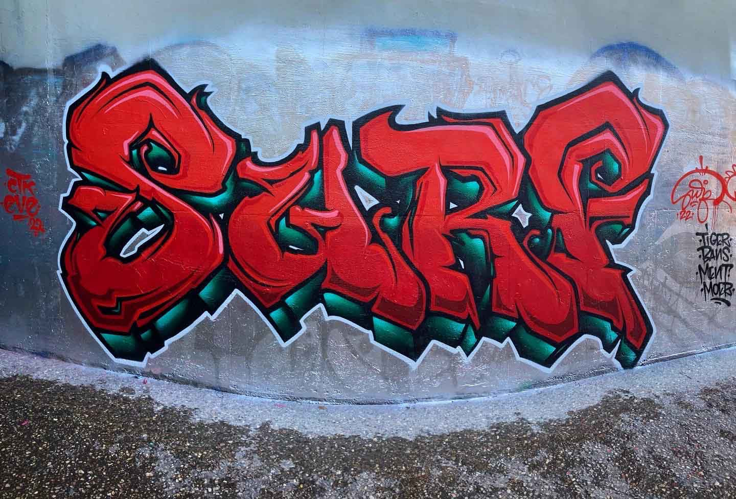 Detail Writing Surf In Graffiti Nomer 2