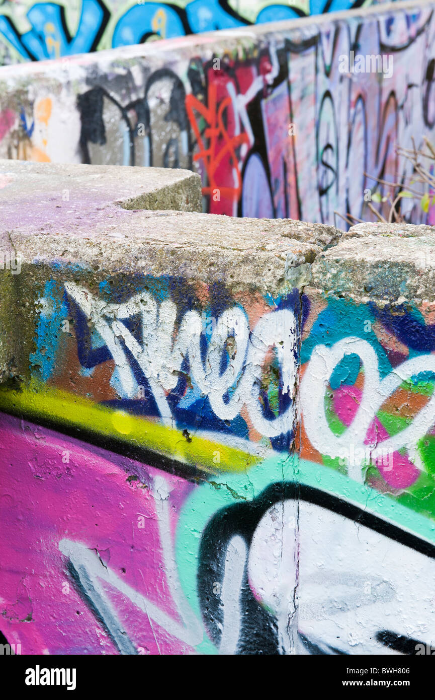 Detail Zigzag Graffiti Nomer 8