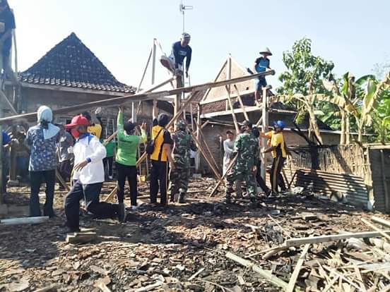 Detail Gotong Royong Membangun Rumah Nomer 9