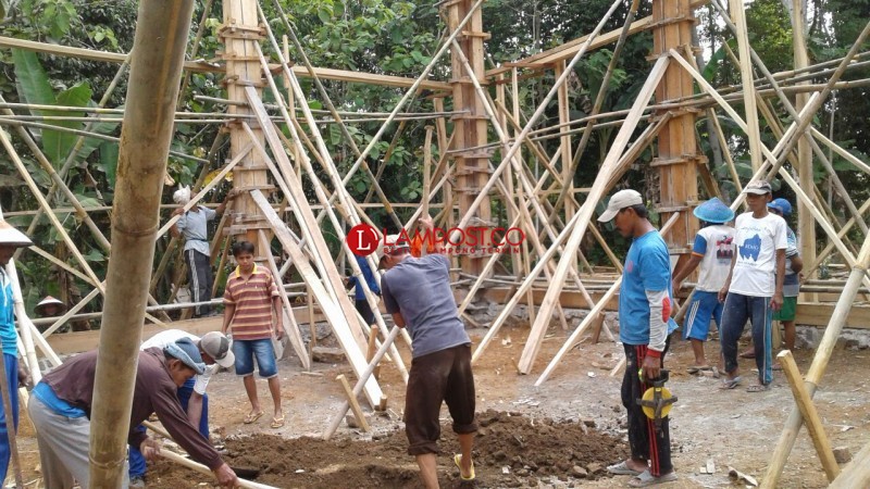 Detail Gotong Royong Membangun Rumah Nomer 12