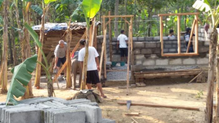 Detail Gotong Royong Membangun Rumah Nomer 14