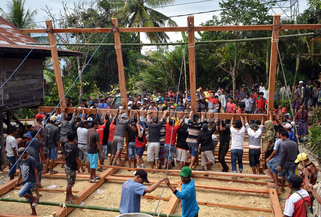 Detail Gotong Royong Membangun Rumah Nomer 4