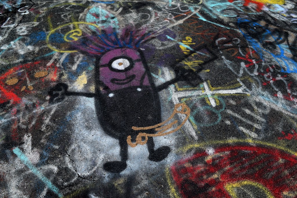 Detail Graffiti Minion Nomer 44