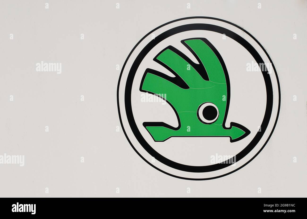 Detail Green Arrow Logo Nomer 43