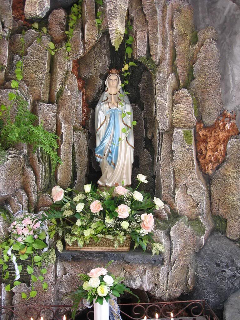 Detail Desain Gua Maria Di Rumah Nomer 23