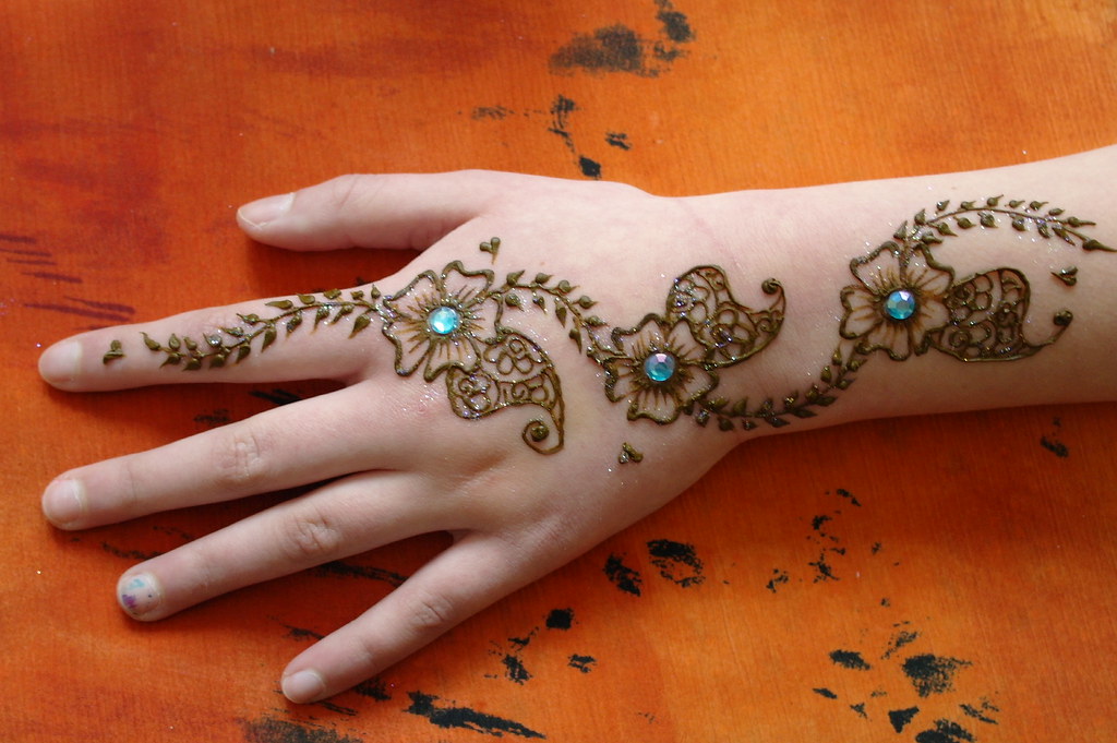 Detail Desain Henna Sederhana Nomer 20