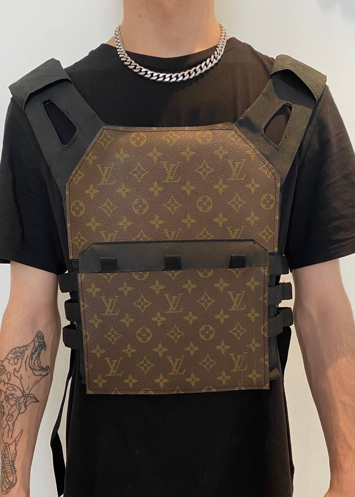 Detail Gucci Bulletproof Vest Nomer 19