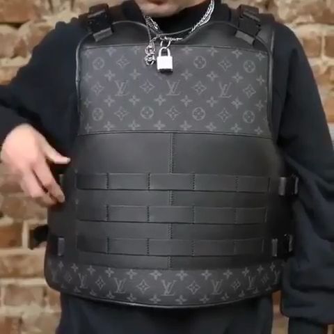 Detail Gucci Bulletproof Vest Nomer 5